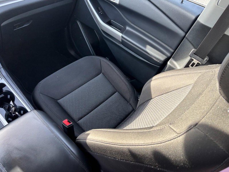 Used 2023 Ford Explorer XLT AWD/4WD image 17