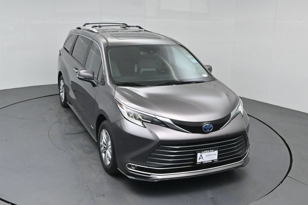Used 2021 Toyota Sienna Limited FWD image 44