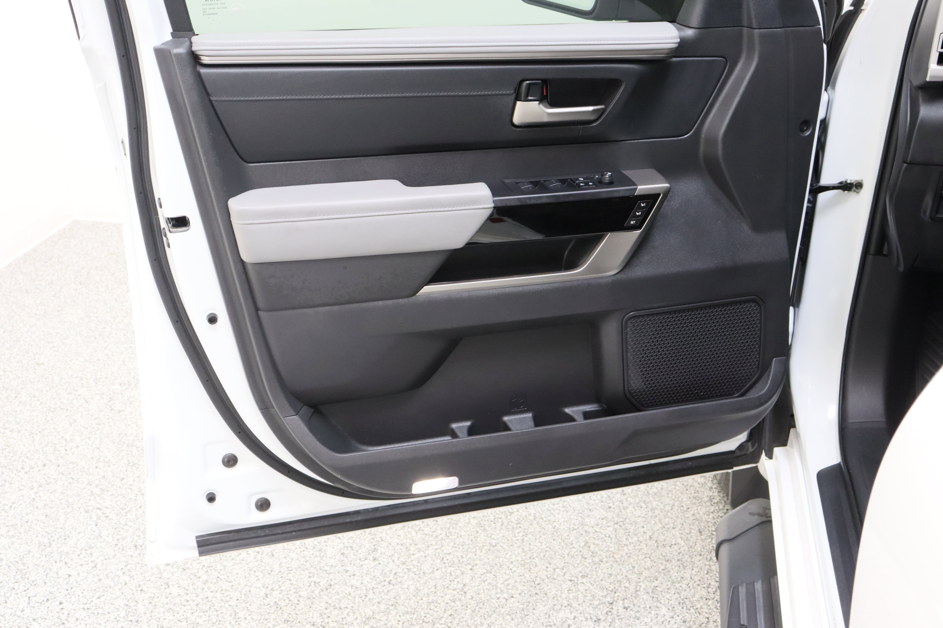 Used 2024 Toyota Tundra Limited image 12