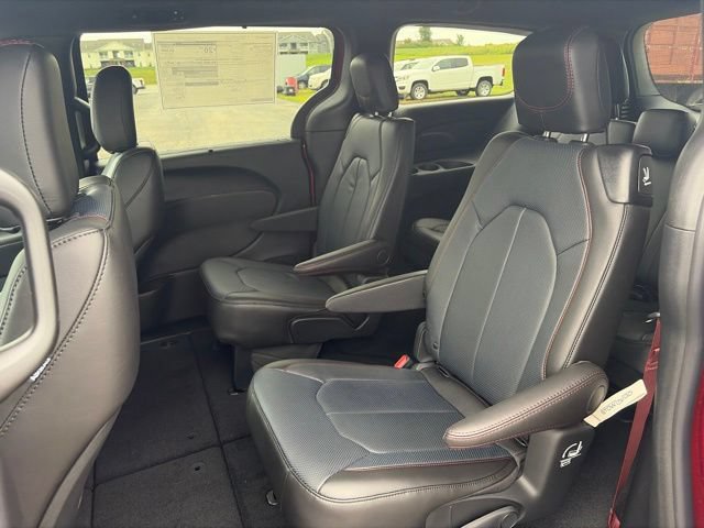 New 2027 Chrysler Pacifica Select AWD/4WD image 18