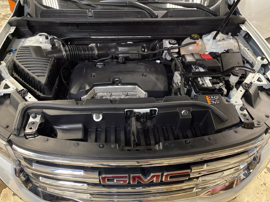 Used 2021 GMC Acadia SLE w/ Driver Convenience Package FWD image 10