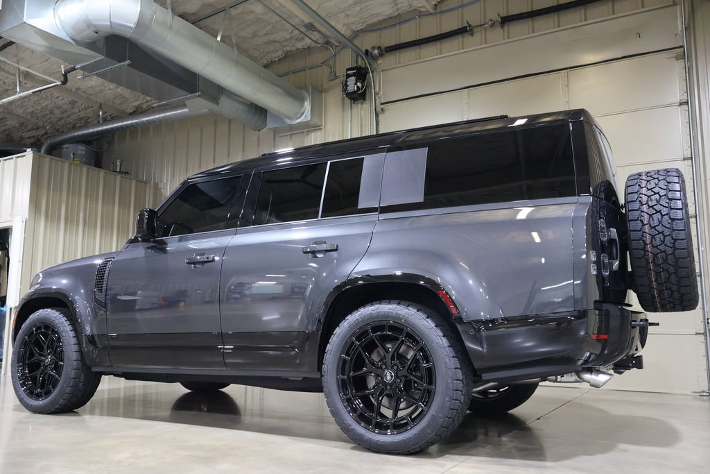 Used 2025 Land Rover Defender 130 V8 image 10