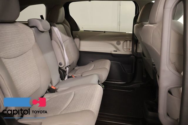 Used 2024 Toyota Sienna XLE FWD image 27