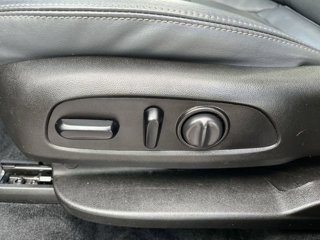 Used 2021 Buick Enclave Essence w/ Sound and Sites Package AWD/4WD image 16