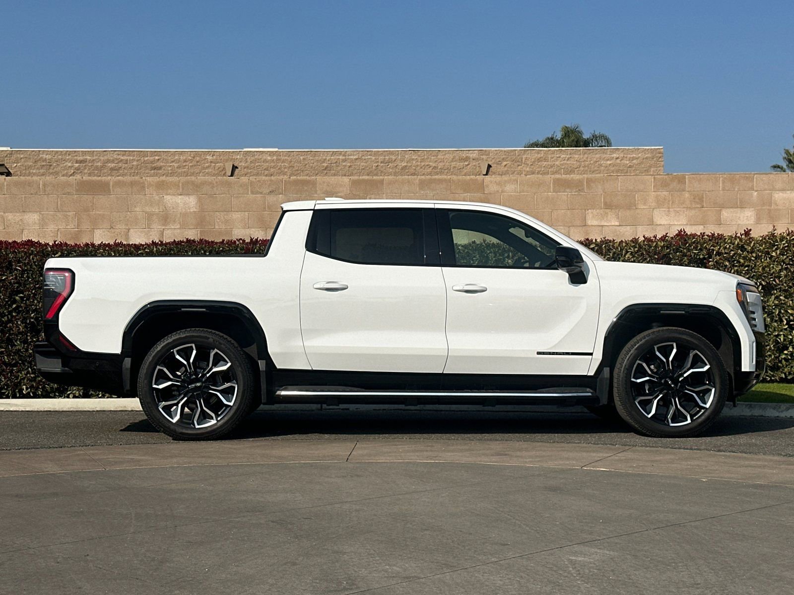 New 2025 GMC Sierra EV Denali video 3