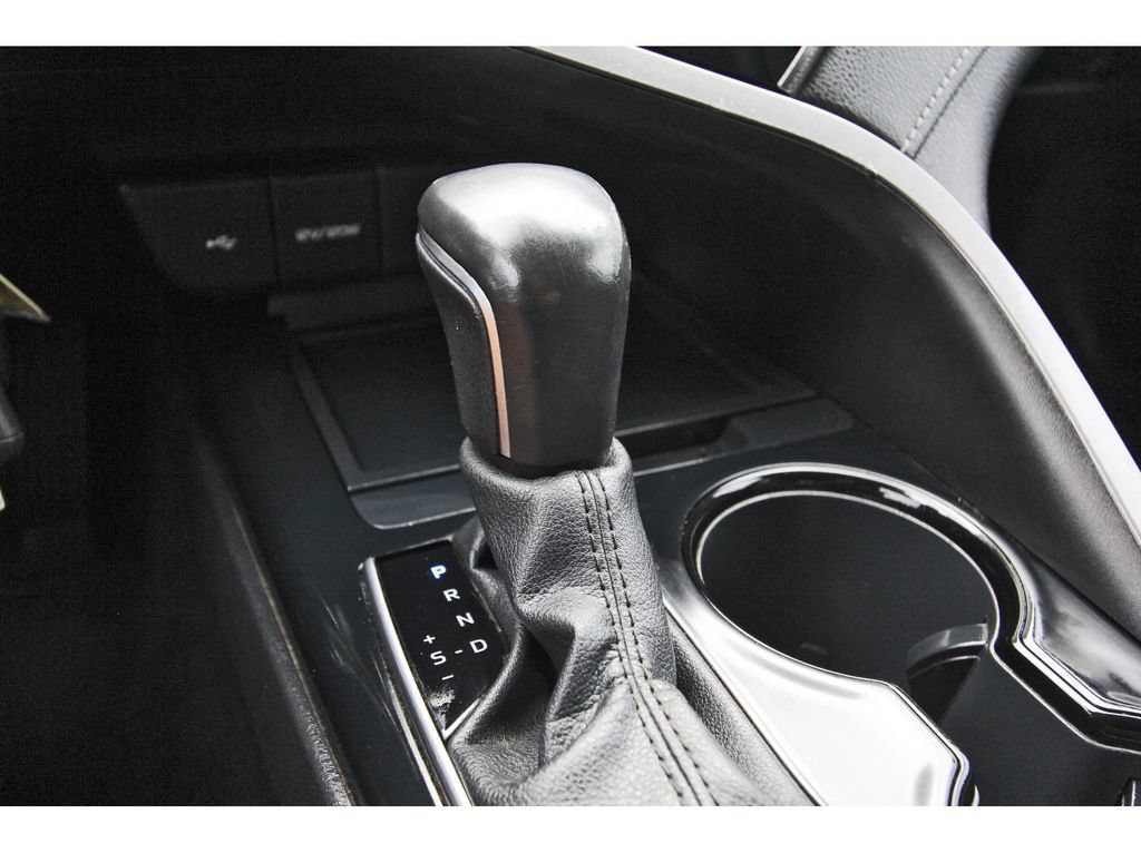 Used 2020 Toyota Camry SE FWD image 24