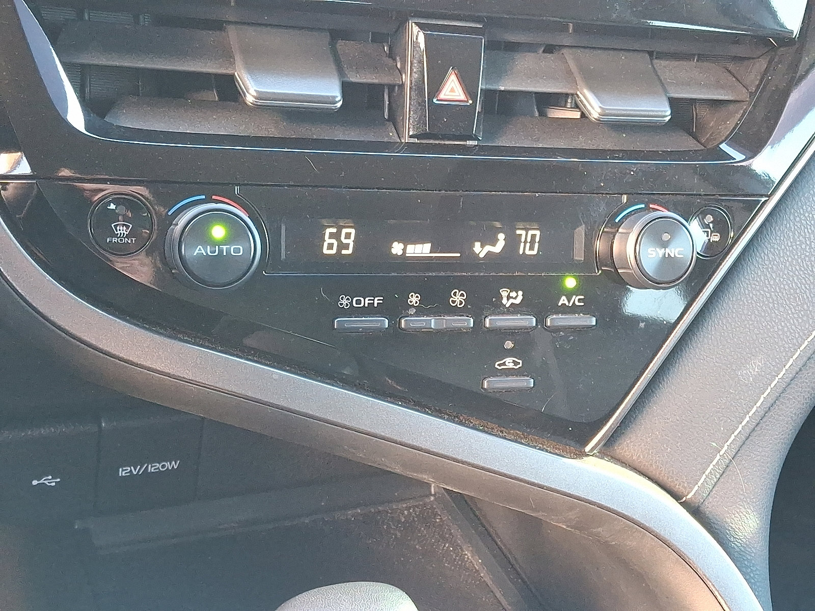 Used 2022 Toyota Camry SE image 17