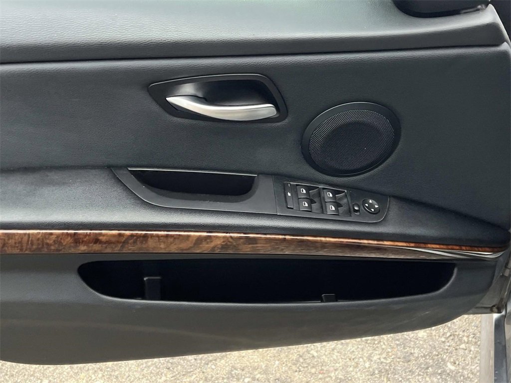 Used 2010 BMW 335i xDrive Sedan image 12