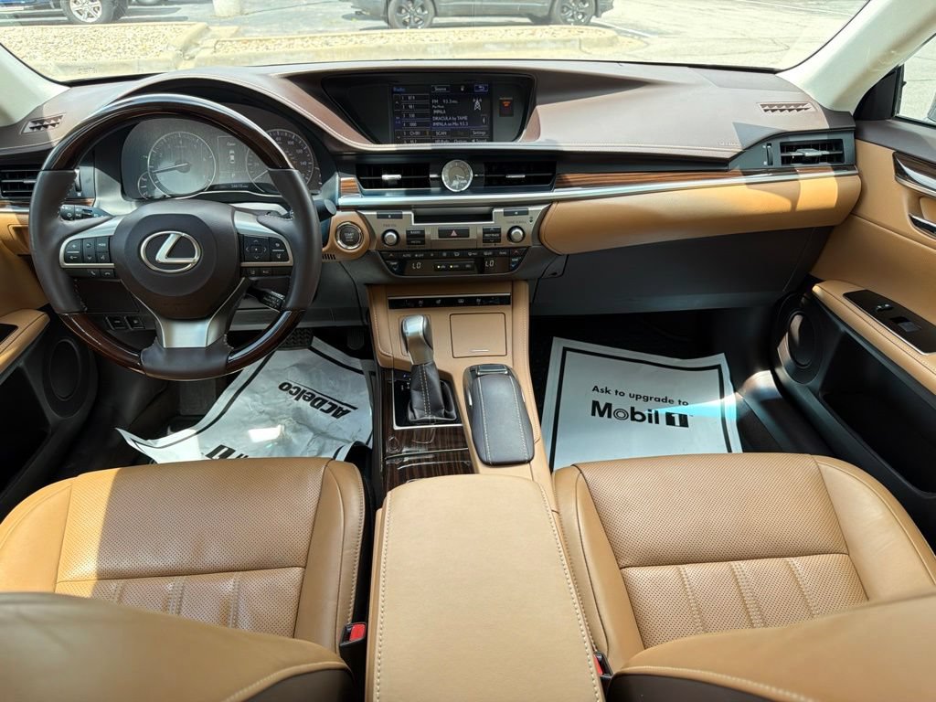 Used 2016 Lexus ES 350 w/ Luxury Package w/Wood Trim FWD image 15