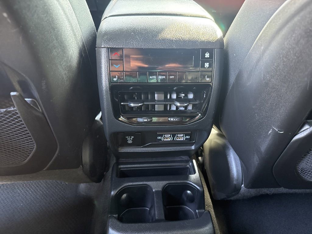 Used 2024 Jeep Grand Cherokee L Limited w/ Luxury Tech Group II image 18