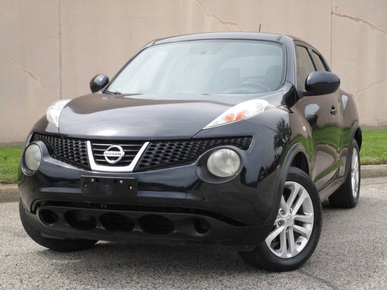 Used 2012 Nissan Juke SV FWD image 1