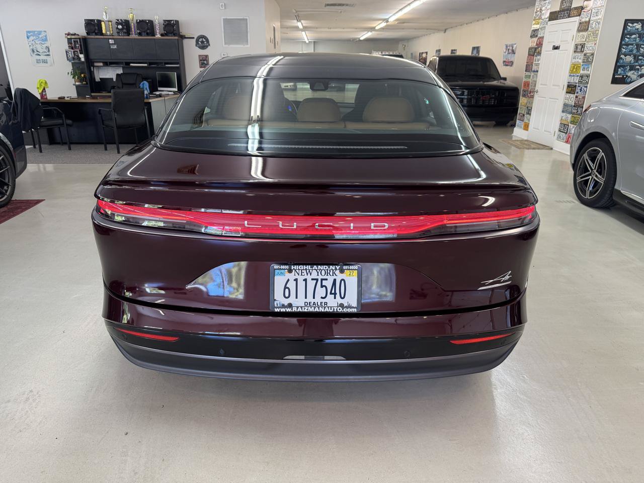 Used 2025 Lucid Air Touring AWD/4WD image 30