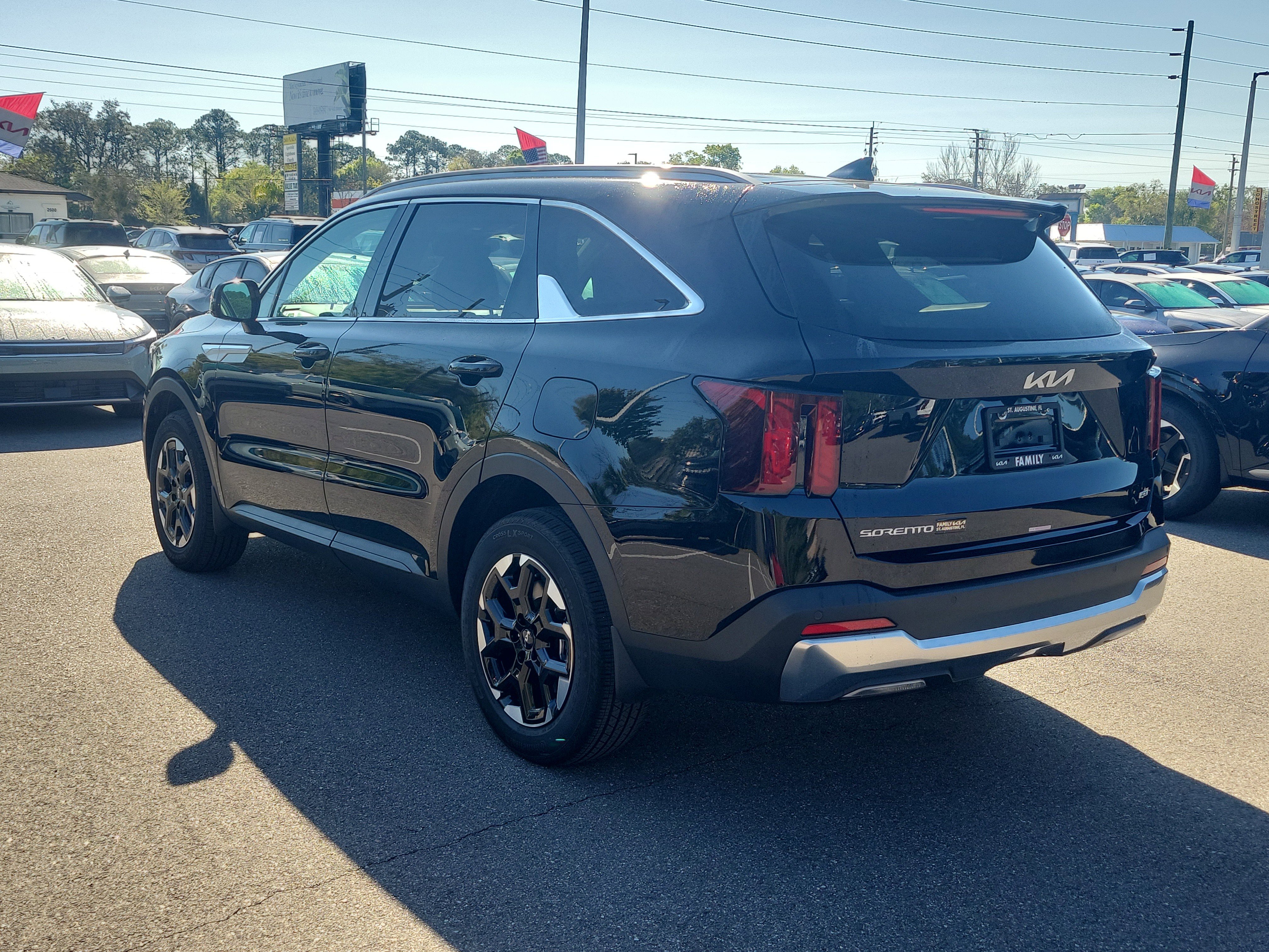 Certified 2025 Kia Sorento S image 4