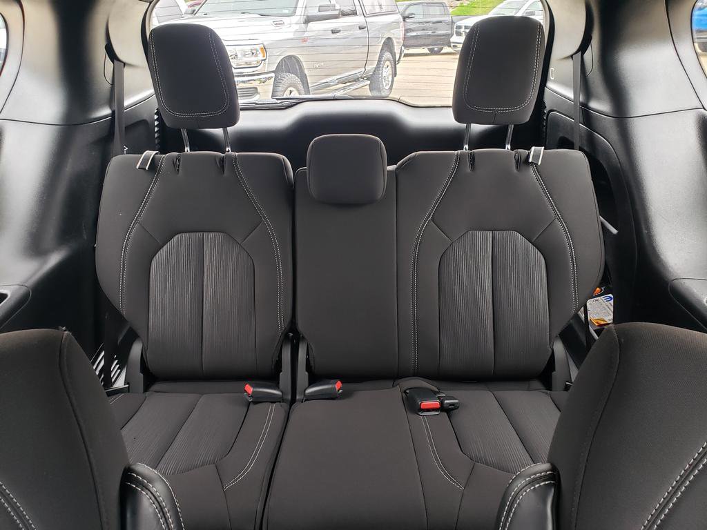 Used 2022 Chrysler Pacifica Touring image 13