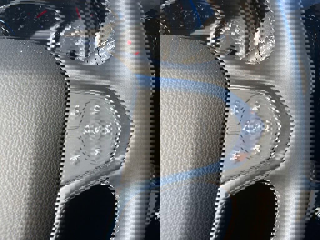 Used 2023 Chevrolet Traverse LT image 36