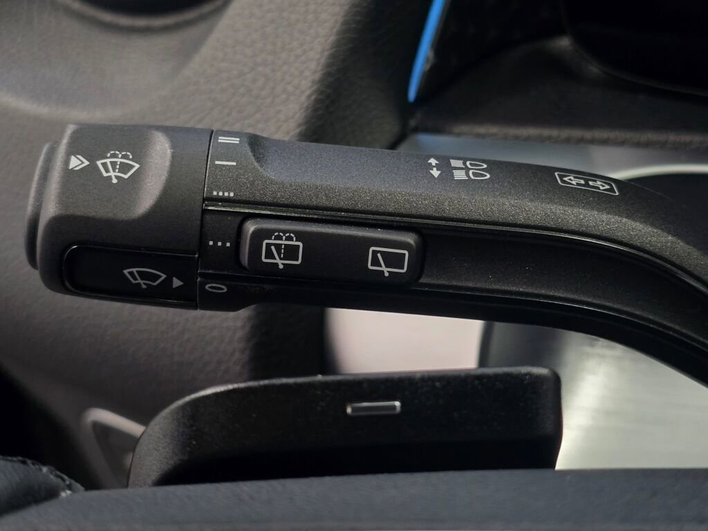 Used 2025 Mercedes-Benz GLB 250 4MATIC image 37