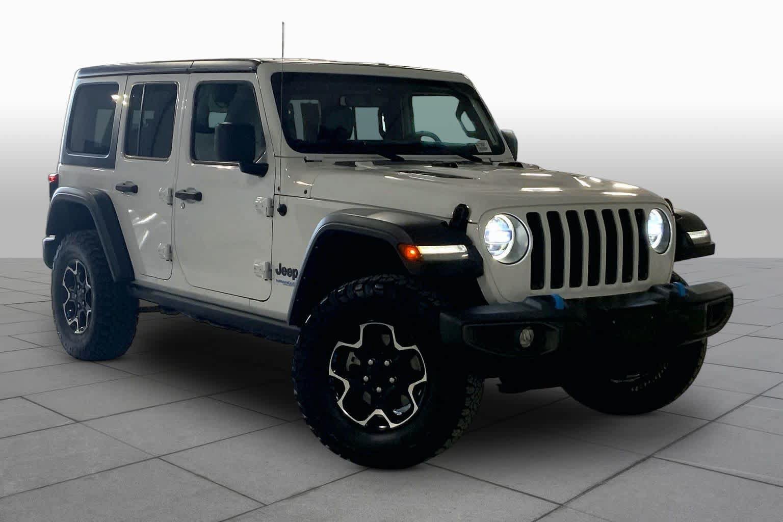 Used 2022 Jeep Wrangler Unlimited Rubicon 4xe w/ Cold Weather Group AWD/4WD image 3