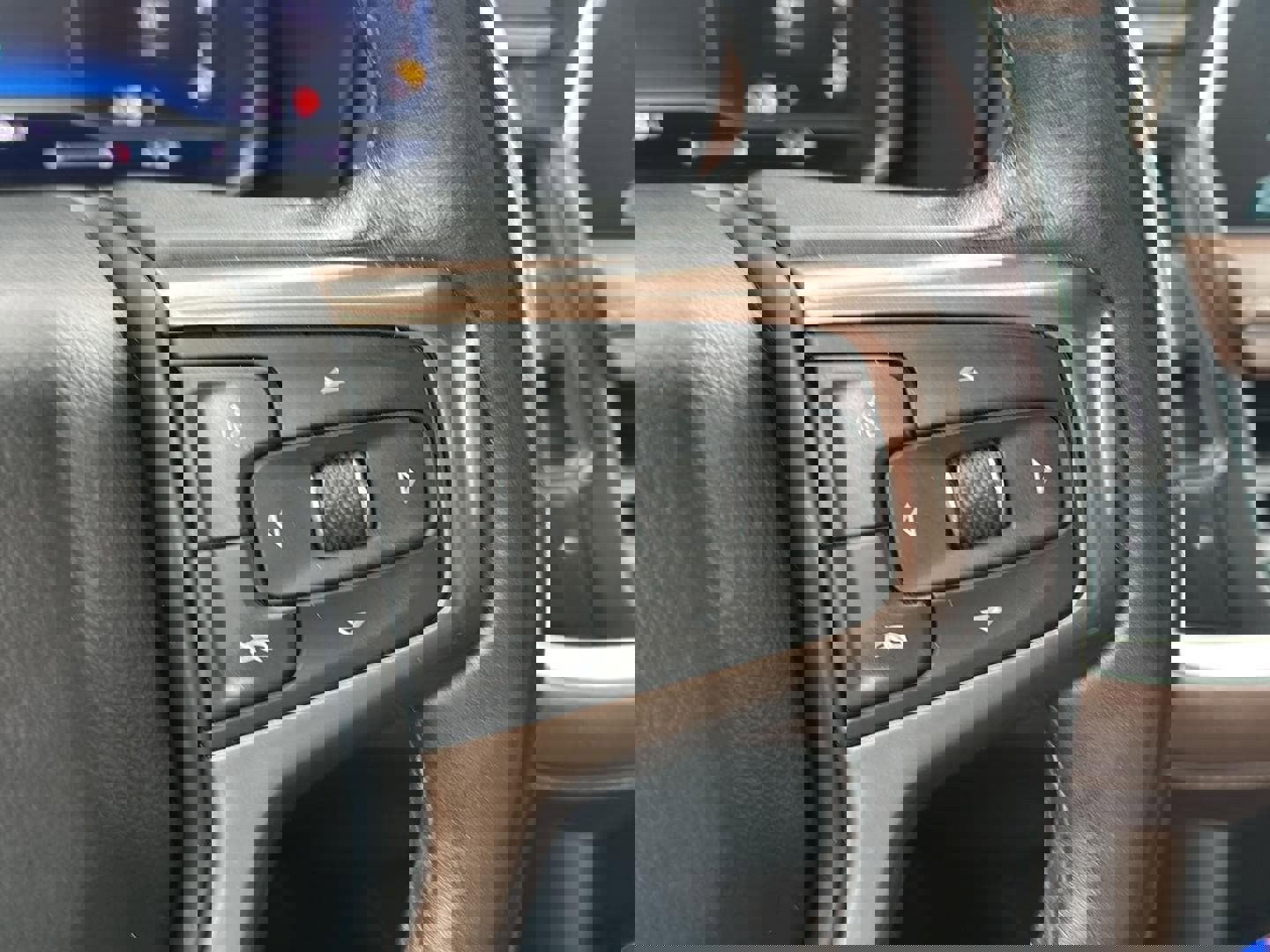 Used 2022 Chevrolet Suburban High Country image 34