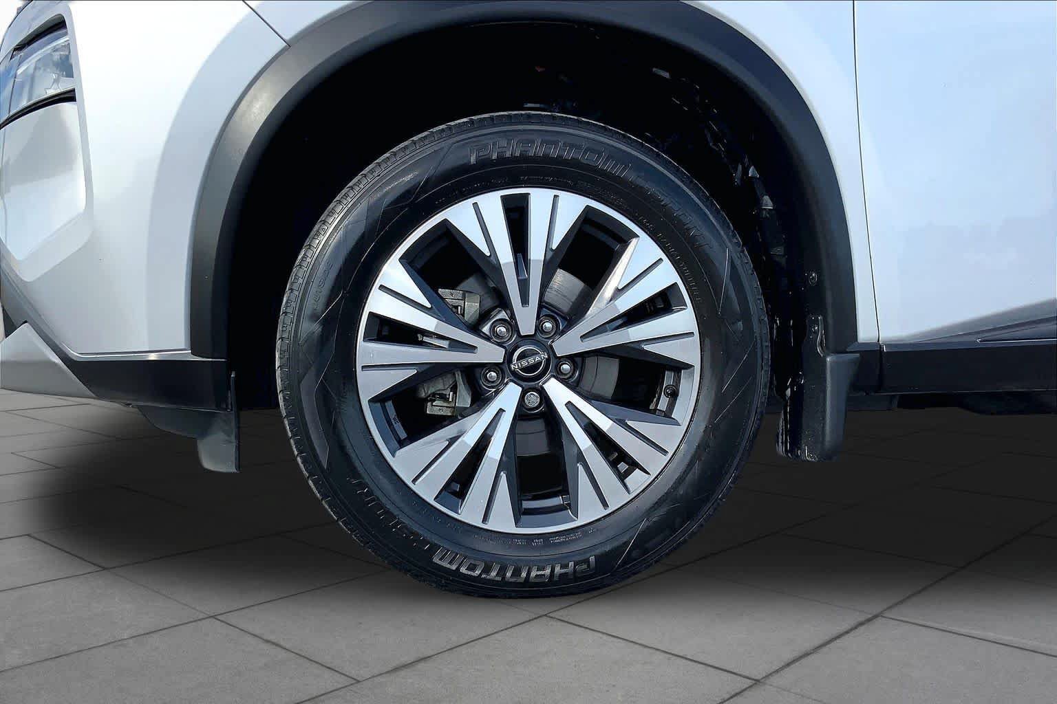 Used 2023 Nissan Rogue SV FWD image 11