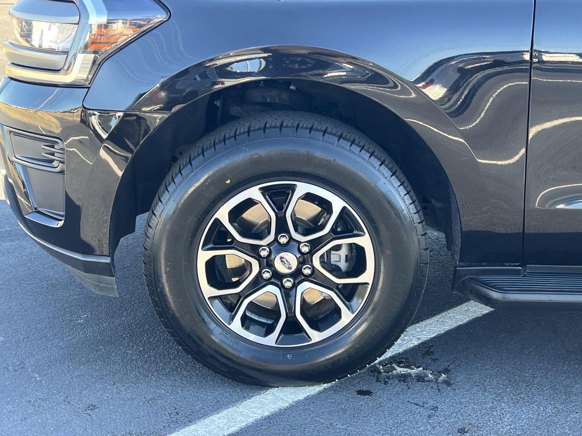 Certified 2024 Ford Expedition Max XLT image 33