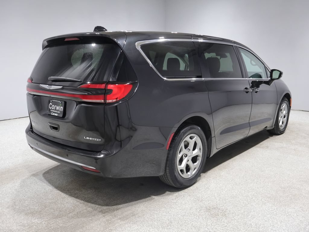 Certified 2024 Chrysler Pacifica Limited FWD image 3