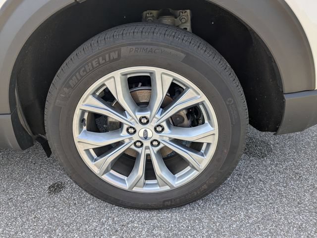Used 2023 Ford Explorer XLT w/ Equipment Group 202A AWD/4WD image 17