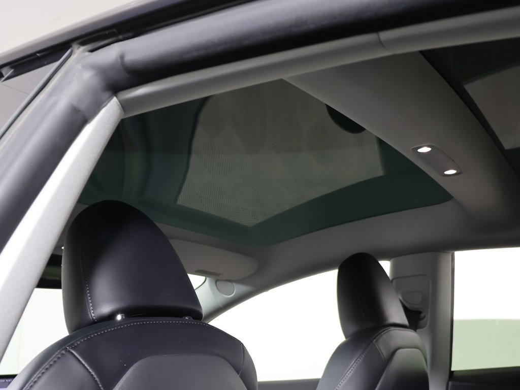 Used 2023 Tesla Model 3 Standard Range image 18