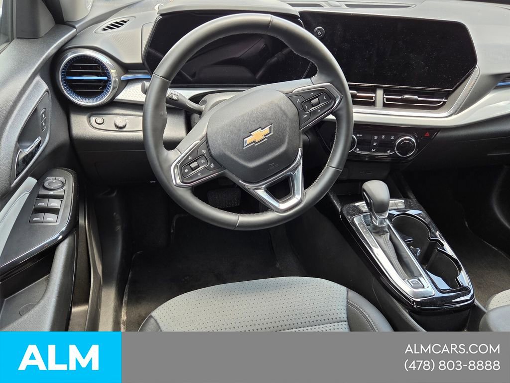 Used 2025 Chevrolet Trax LT w/ LT Convenience Package FWD image 7