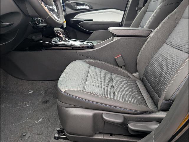 New 2026 Chevrolet Trax LT w/ LT Convenience Package FWD image 12