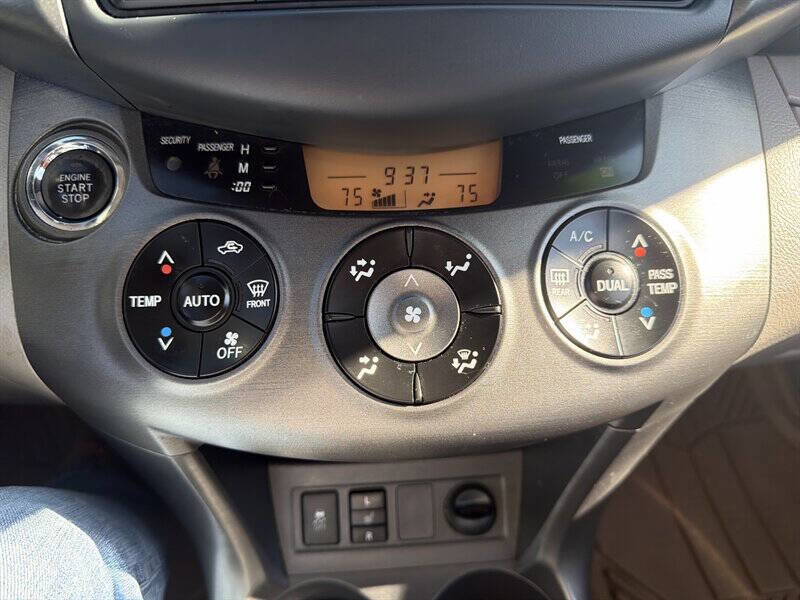 Used 2012 Toyota RAV4 Limited image 27