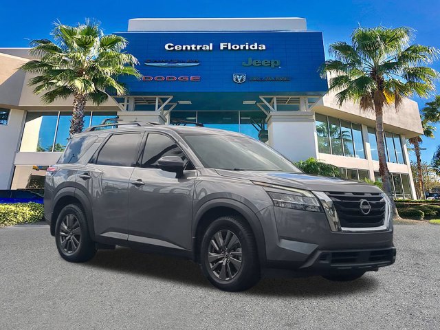 Used 2022 Nissan Pathfinder SV FWD image 2