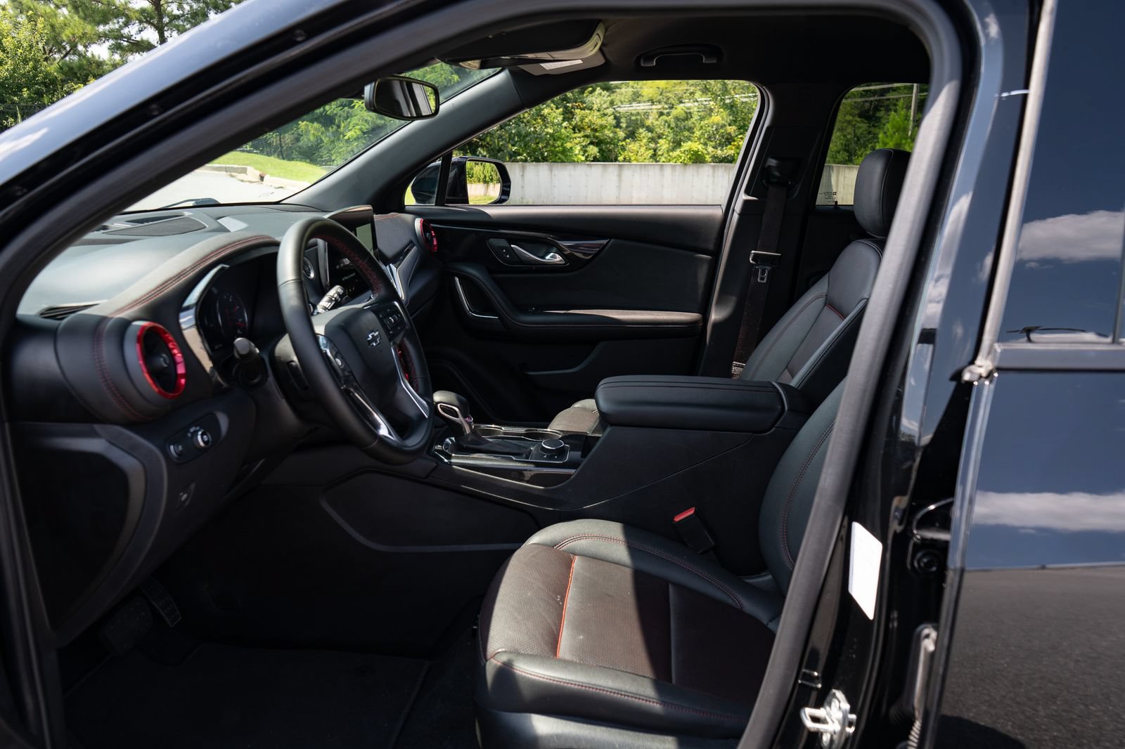 Used 2025 Chevrolet Blazer RS FWD image 14