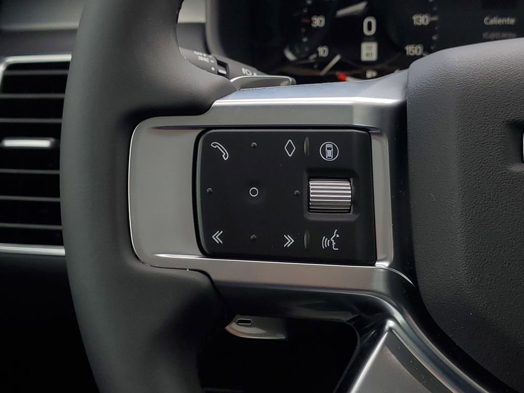 New 2025 Land Rover Discovery Dynamic SE image 18