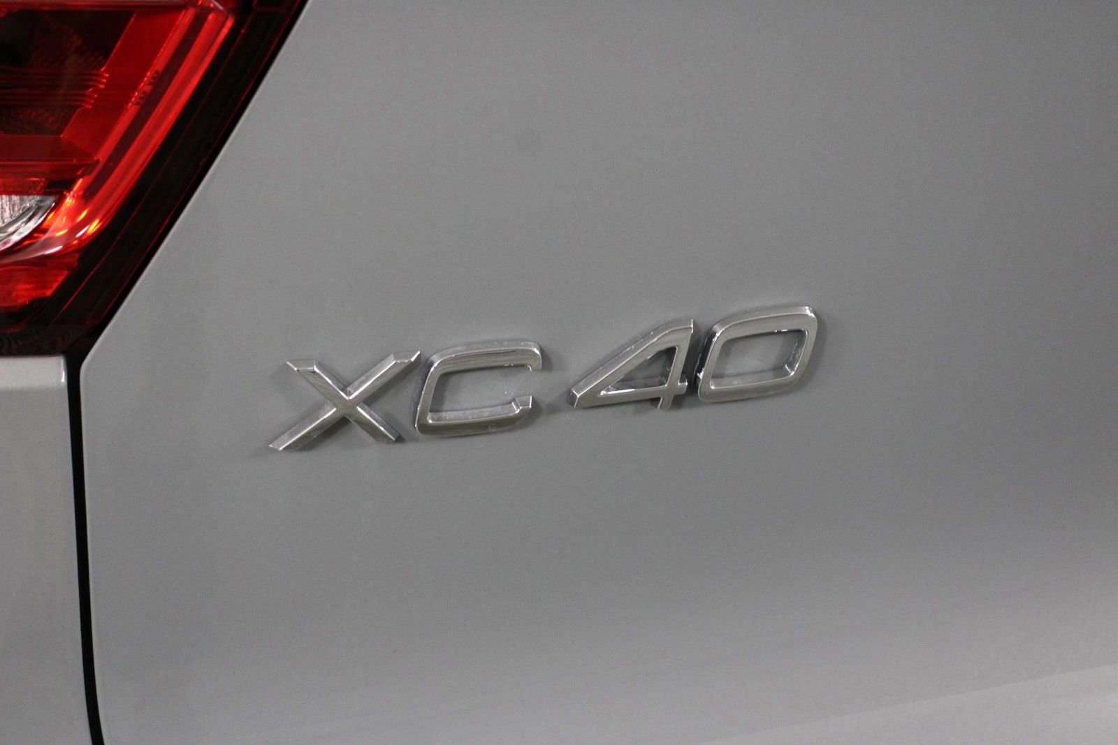 New 2026 Volvo XC40 B5 Plus w/ Protection Package Premier AWD/4WD image 16