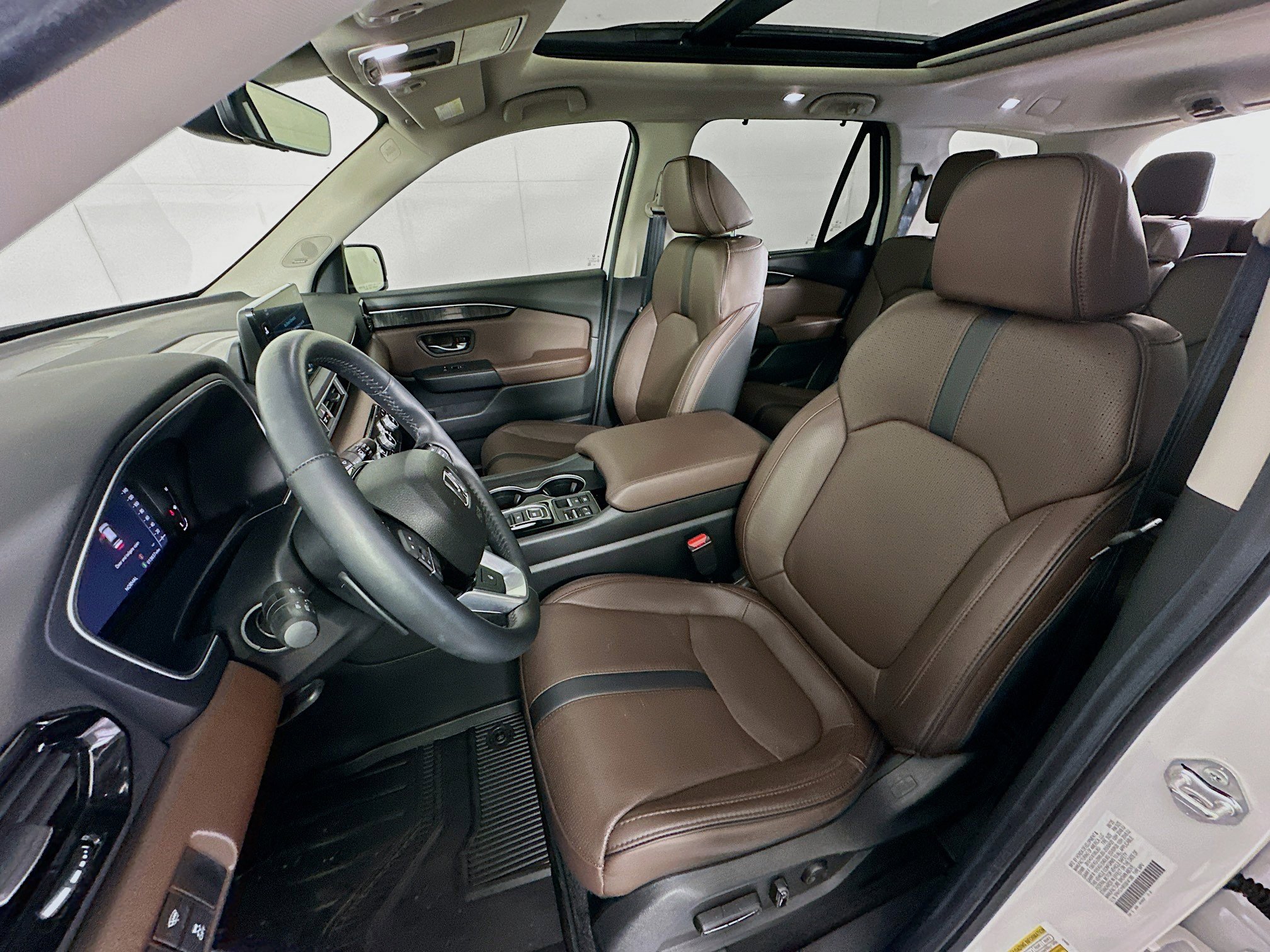 Used 2025 Honda Pilot Elite image 13