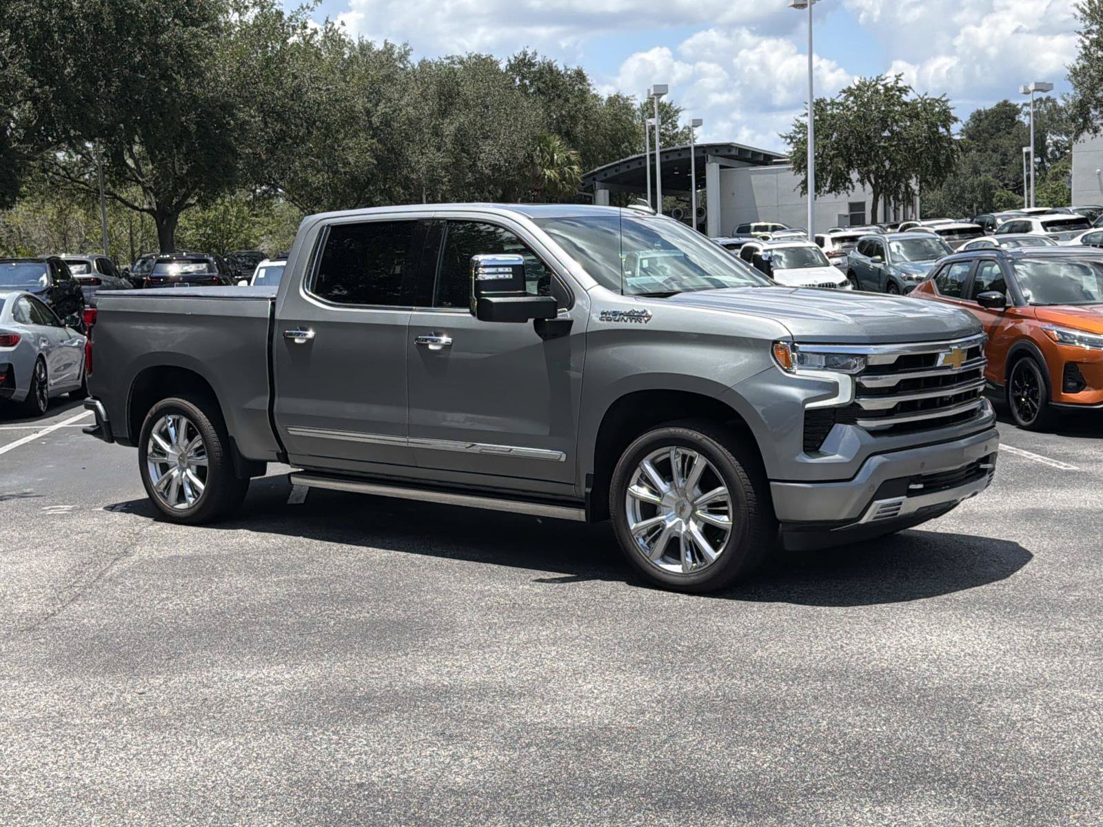 Used 2024 Chevrolet Silverado 1500 High Country w/ High Country Premium Package AWD/4WD image 2