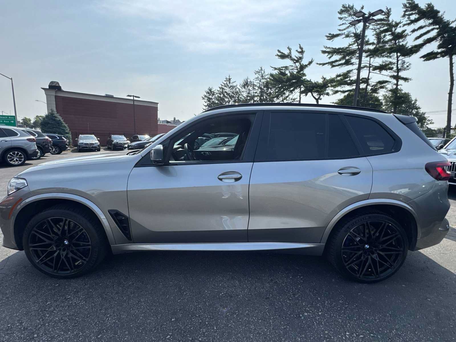 Used 2021 BMW X5 M w/ Competition Package AWD/4WD image 5