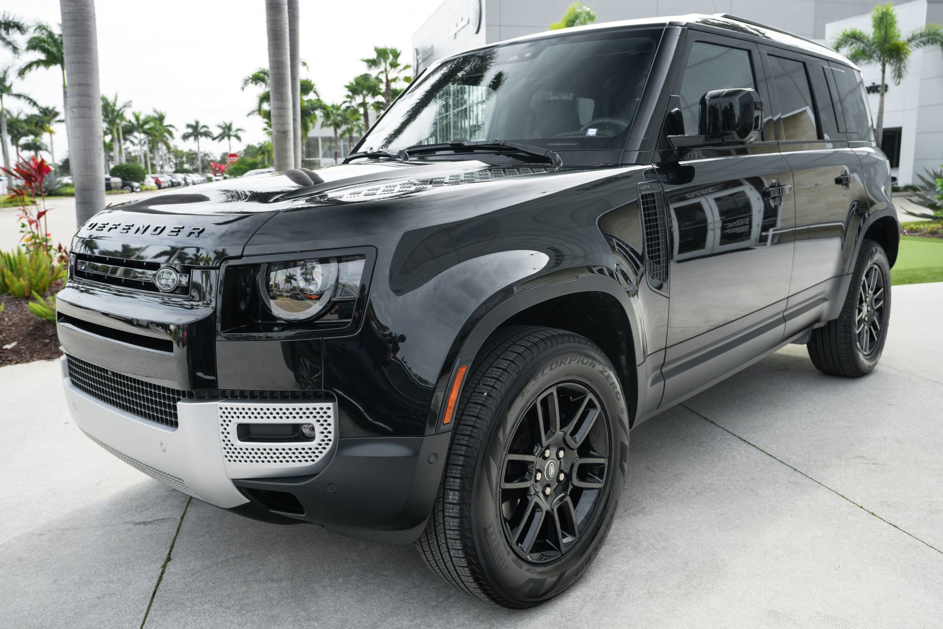 Used 2025 Land Rover Defender 110 S image 5