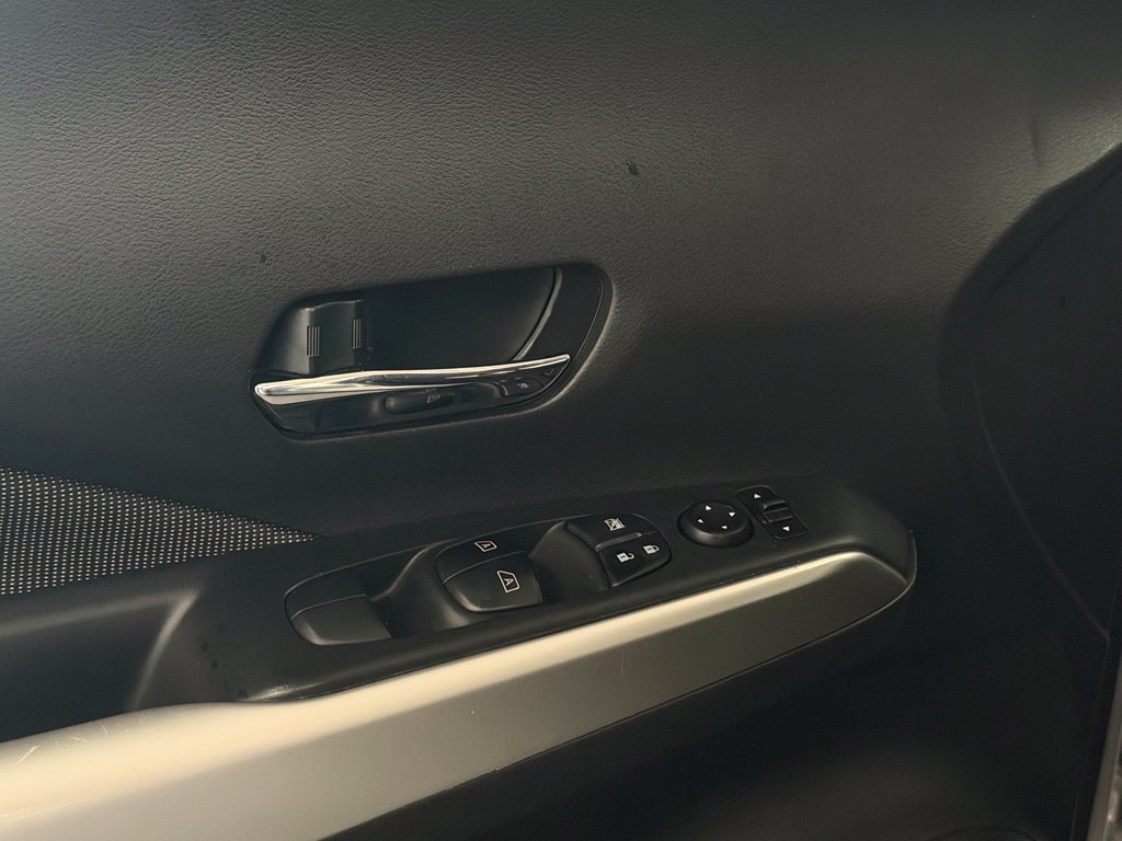 Used 2018 Nissan Kicks SV w/ Exterior Package FWD image 13