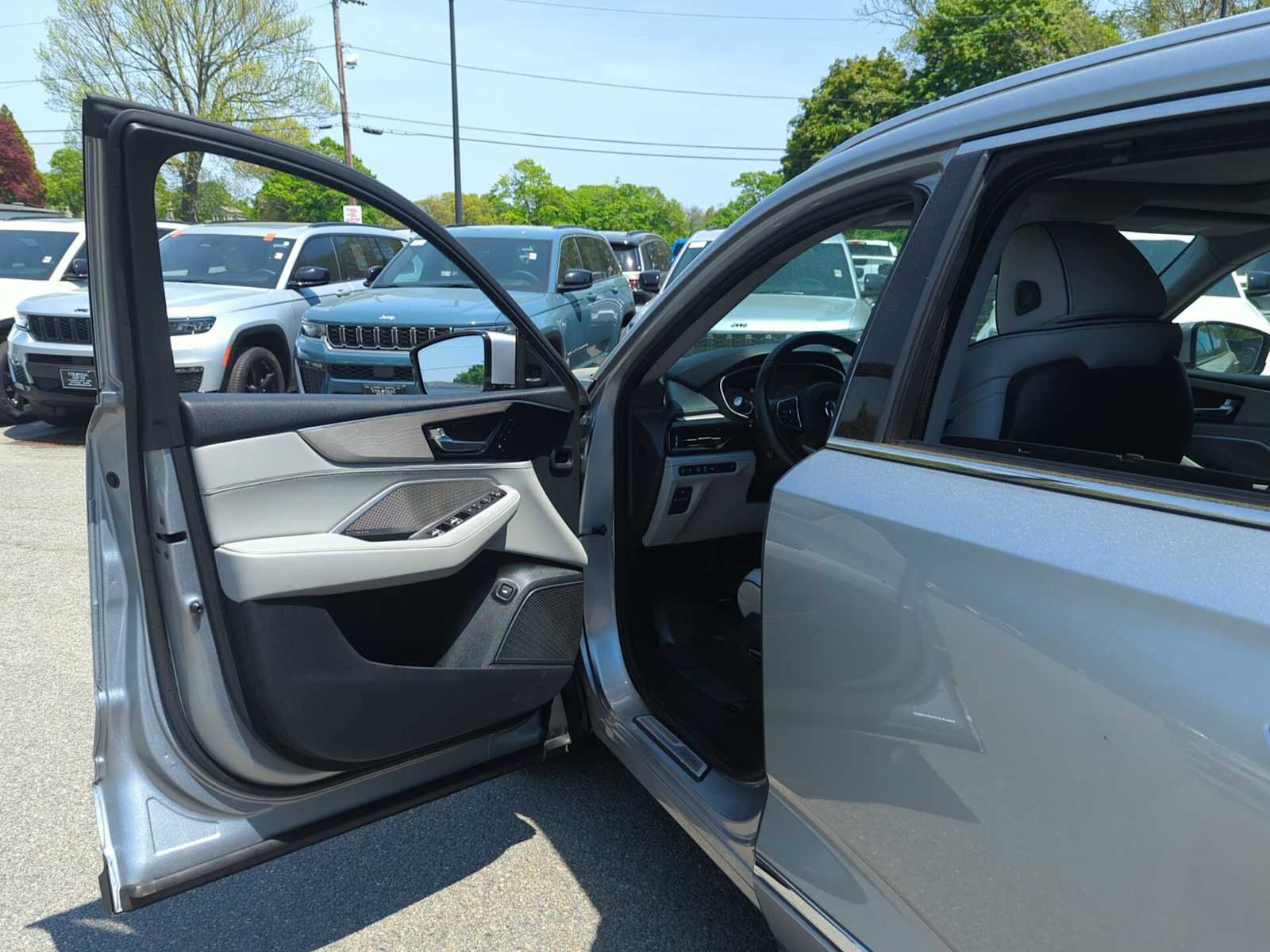 Used 2023 Acura MDX SH-AWD w/ Advance Package image 11