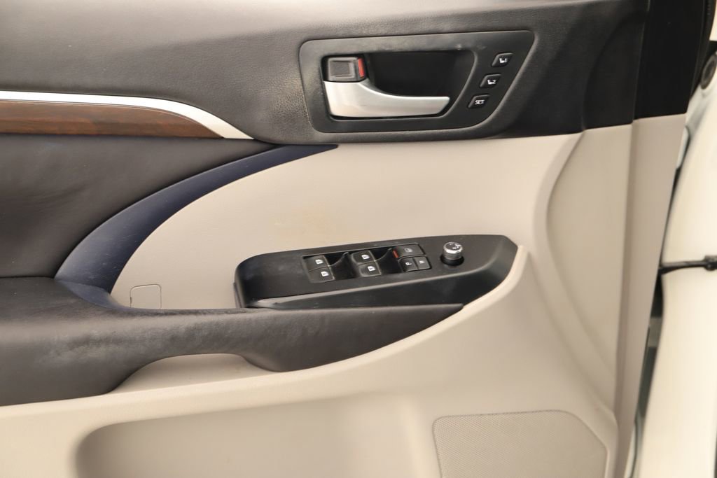 Used 2016 Toyota Highlander Limited FWD image 22