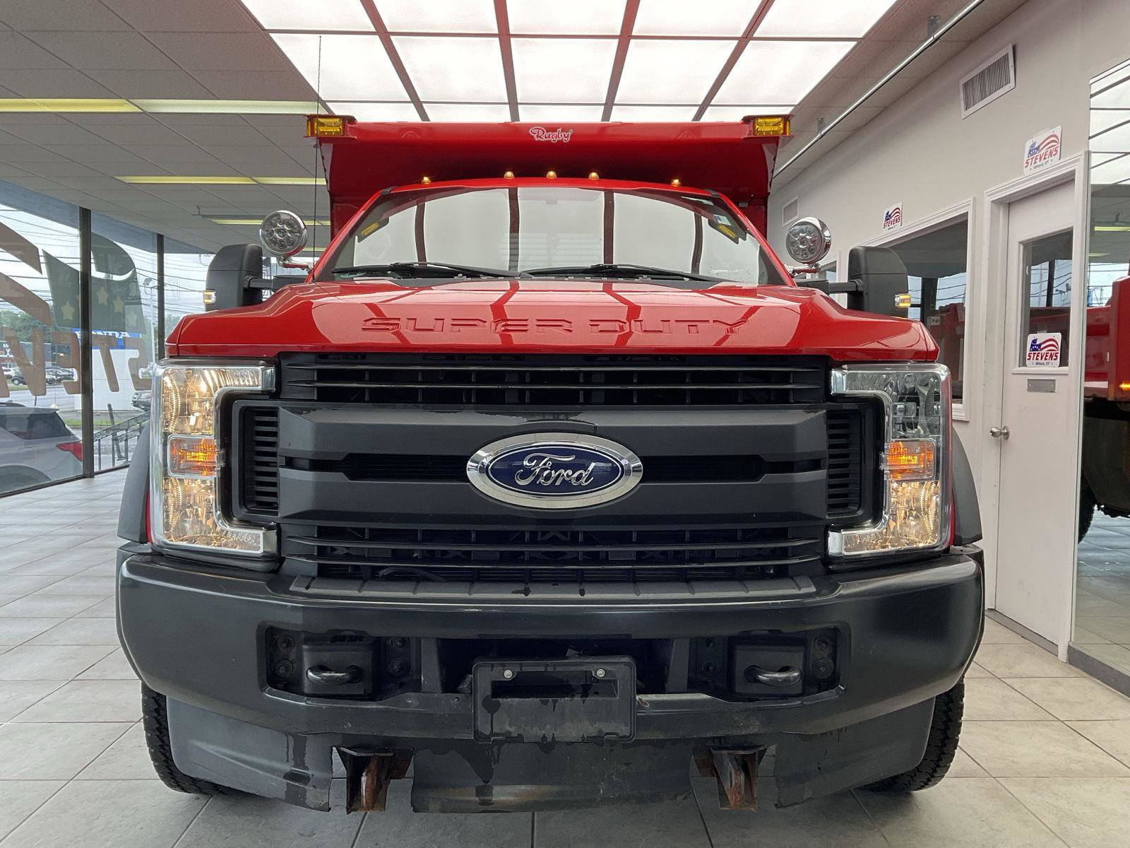 Used 2017 Ford F550 4x4 Regular Cab Super Duty image 2