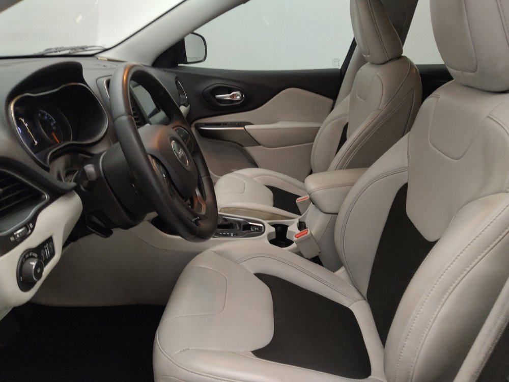 Used 2020 Jeep Cherokee Latitude Plus FWD image 17
