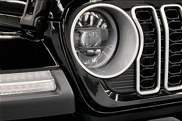 Used 2025 Jeep Wrangler Unlimited Sahara w/ Safety Group image 33