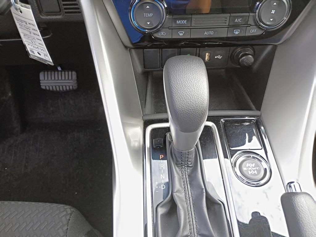 New 2026 Mitsubishi Outlander AWD image 21