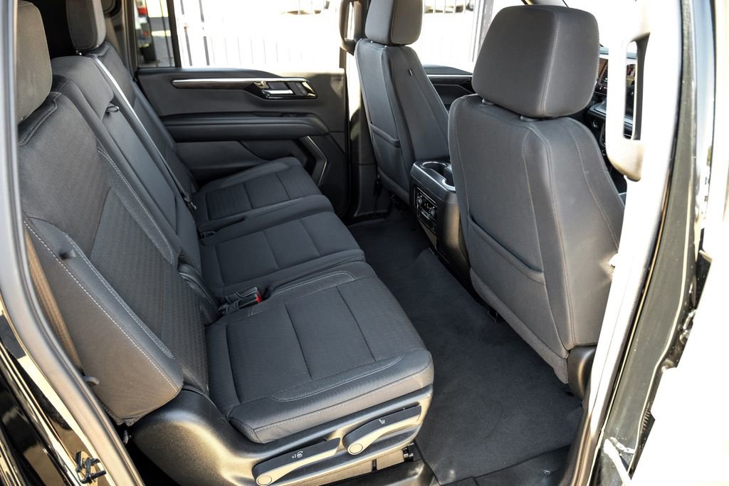 Used 2025 Chevrolet Suburban LS image 37