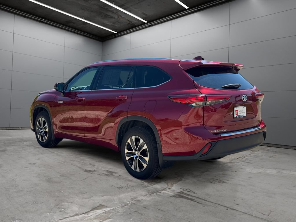 Certified 2020 Toyota Highlander XLE AWD/4WD image 3