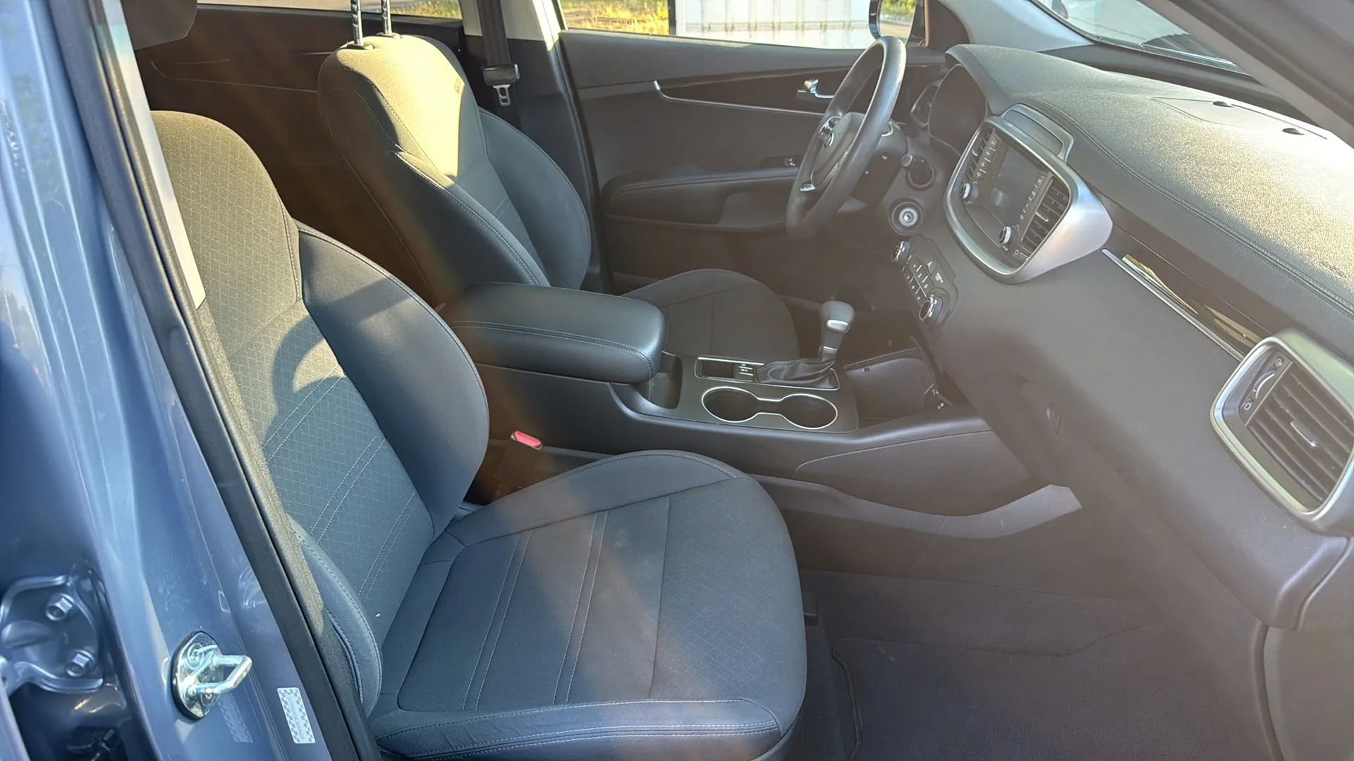 Used 2020 Kia Sorento LX AWD/4WD image 23
