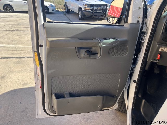 Used 2006 Ford E-350 and Econoline 350 Super Duty RWD image 14