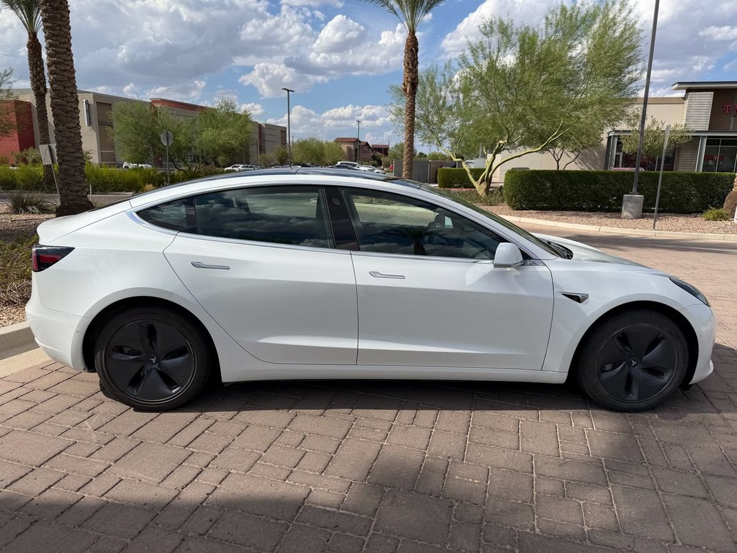 Used 2019 Tesla Model 3 Standard Range RWD image 2
